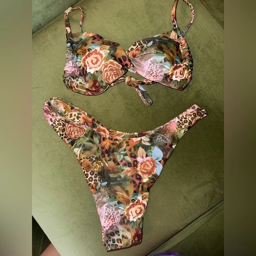 *NWOT* Floral Print Bikini Set - Picture 2 of 3